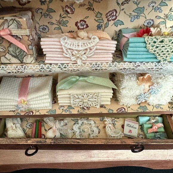 vintage miniature linen closet - Picture 4 of 7
